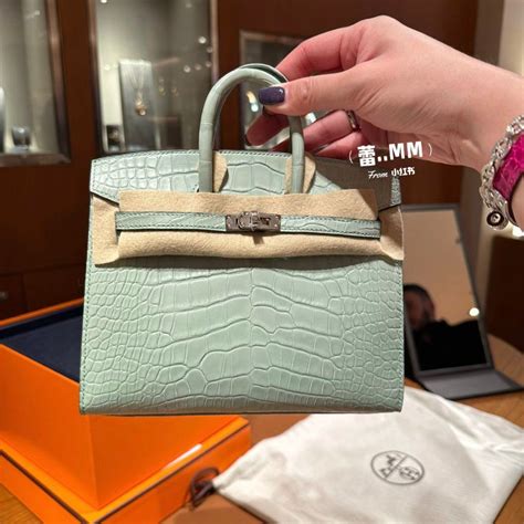 皮包颜色|入手爱马仕包不可不知的三大金刚色！Birkin、Kelly、C…